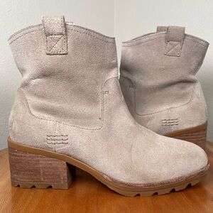 SOREL Cate Pull On Suede Heeled Boots Booties Omega taupe gum 2 Size 7